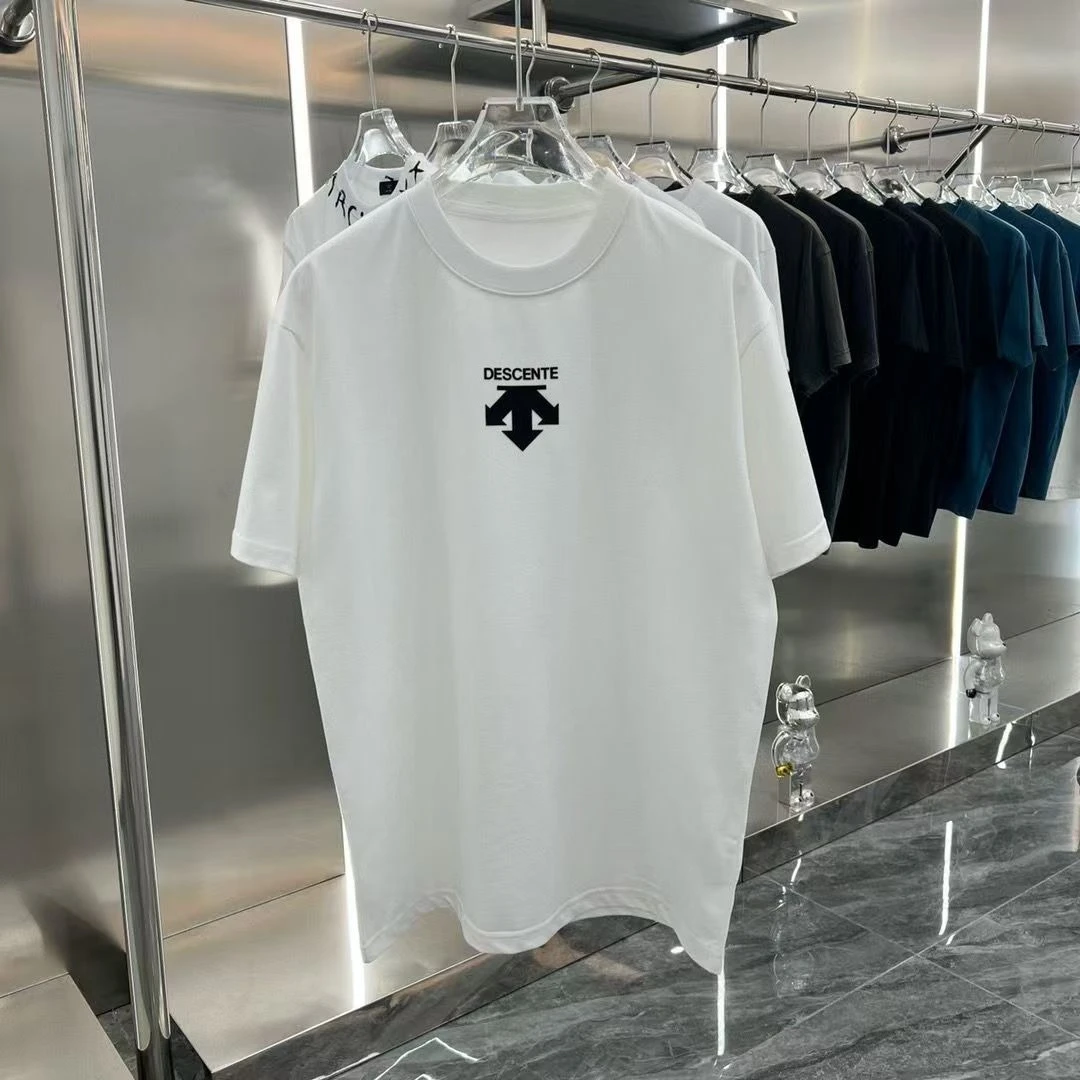 تيشيرتات جديدة للخريف والشتاء مطبوعة برقبة دائرية وأكمام قصيرة لملابس علوية عصرية للرجال والنساء في عام 2025