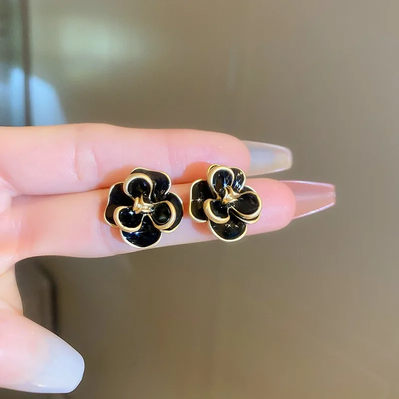 S925 Silver Needle New French Retro Camellia Earrings for Women, High-End Light Luxury Stud Earrings with Unique Personality and Style