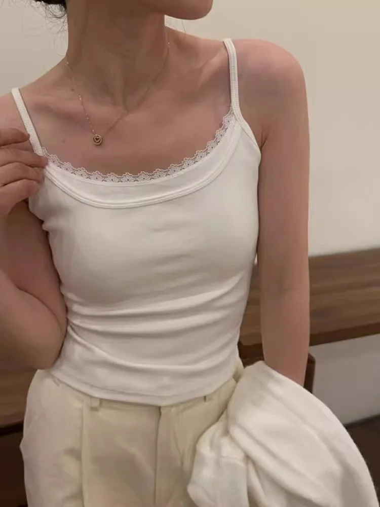 

Американский стиль Hot Girl: кружевной топ-майка с эффектом двухслойности, красивой спинкой и встроенными чашечками, летняя новинка