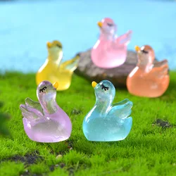 10/20Pcs 미니 형광 백조 장식 미니어처 피규어 수지 빛나는 작은 백조 마이크로 풍경 DIY 인형 집 장식