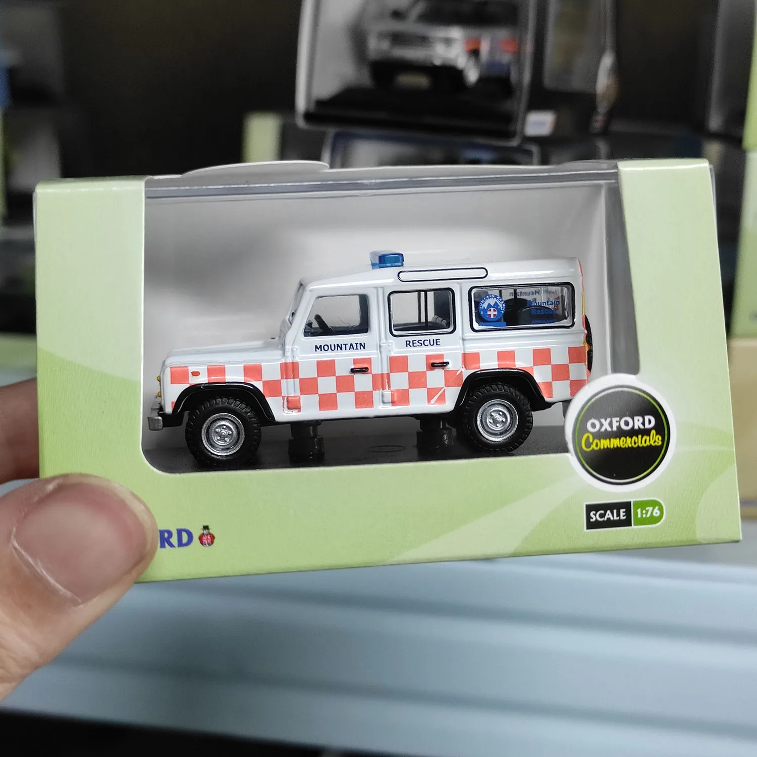 Diecast OXFORD 1:76 Scale Land Rover Fire Truck Rescue Vehicle Alloy Car Model view 5