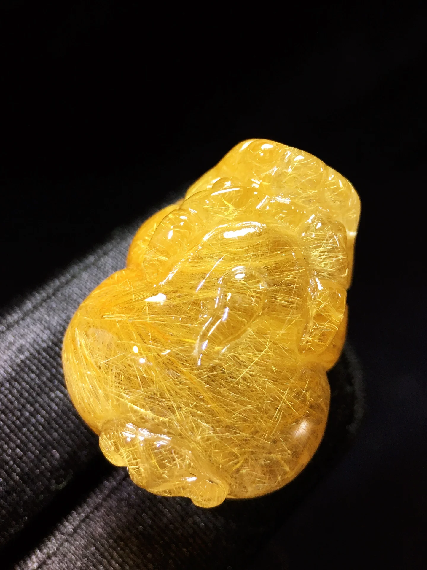 

Natural Gold Rutilated Quartz Pendant Pi Xiu Rutilated Quartz Jewelry 29.3*22.6*16.5mm Men Women Brazil AAAAAAA