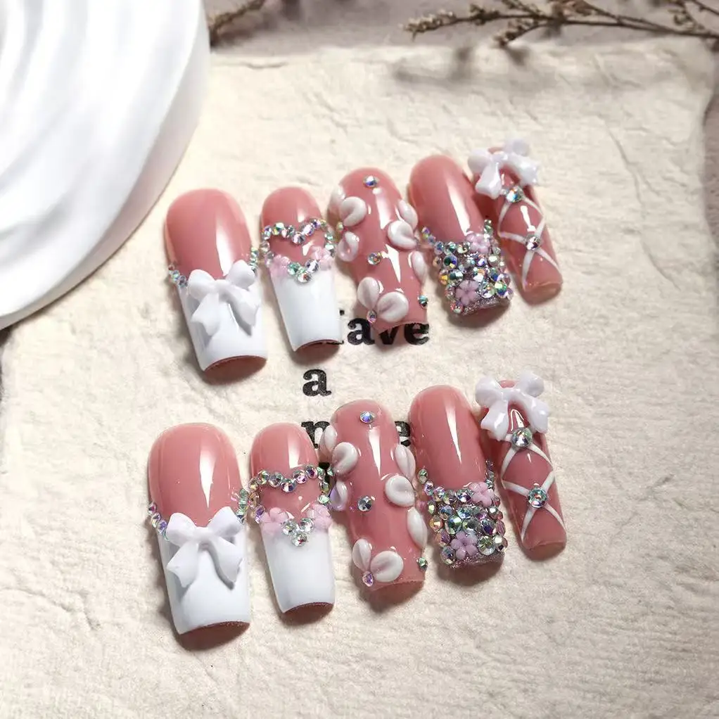 10 Stück High-End-Stil für süße Mädchen, handbemalte Schnitzereien, dreidimensionale Schleifen, funkelnde Flordiamanten, handgefertigter French Tip Nail