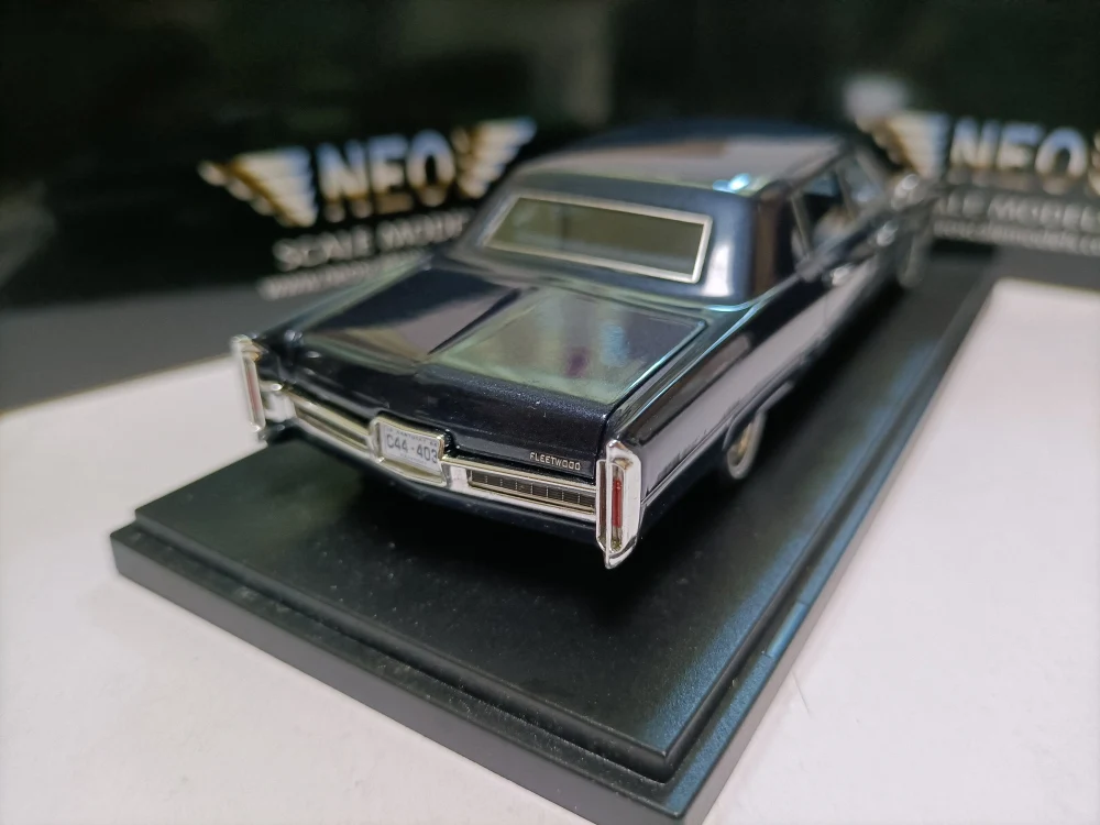 Neo 1:43 Scale Resin Fleetwood 75 1966 Luxury Sedan Toys Cars Model Classics Adult Collection Souvenir Gifts Static Display