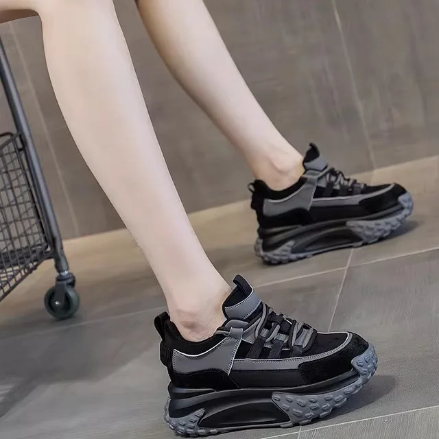 

Women's Thick Bottomed Fleece Lined Casual Sports Shoes Versatile Dad Shoes Fashionable Low Cut Slipons for Winter Season