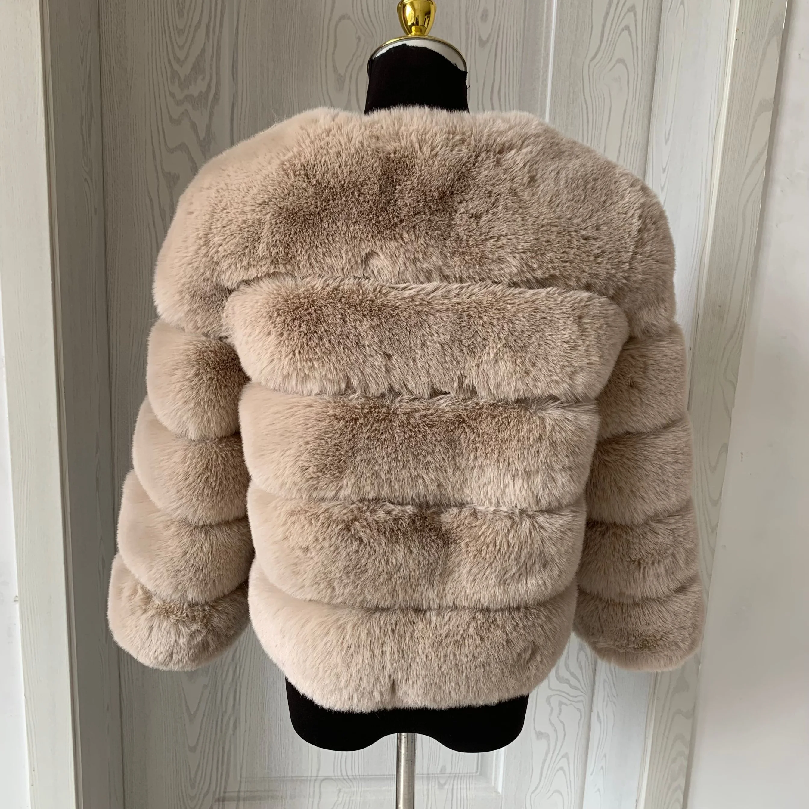 Damen Mode Kunstpelzmantel Super Angesagter Herbst Winter Kurzer Kunstfuchspelz Flauschige Jacke Hochwertig 7XL Damen Pelzmäntel – Detail 37