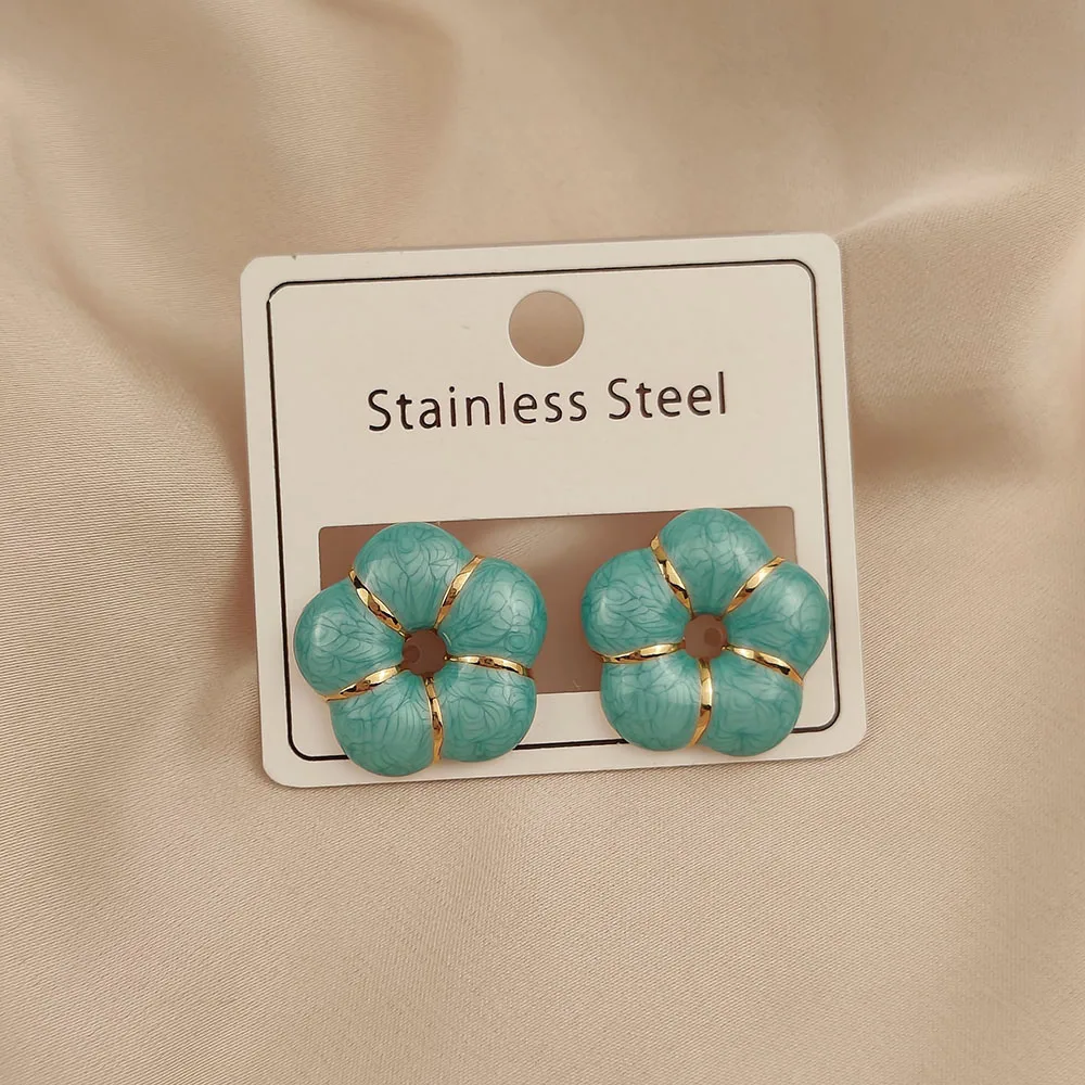 أقراط نسائية جديدة مطلية بالذهب عيار 18 قيراط من المينا الملونة على شكل زهرة خمس أوراق، من الفولاذ المقاوم للصدأ المقاوم للماء وغير يتلاشى، هدية الزوجة