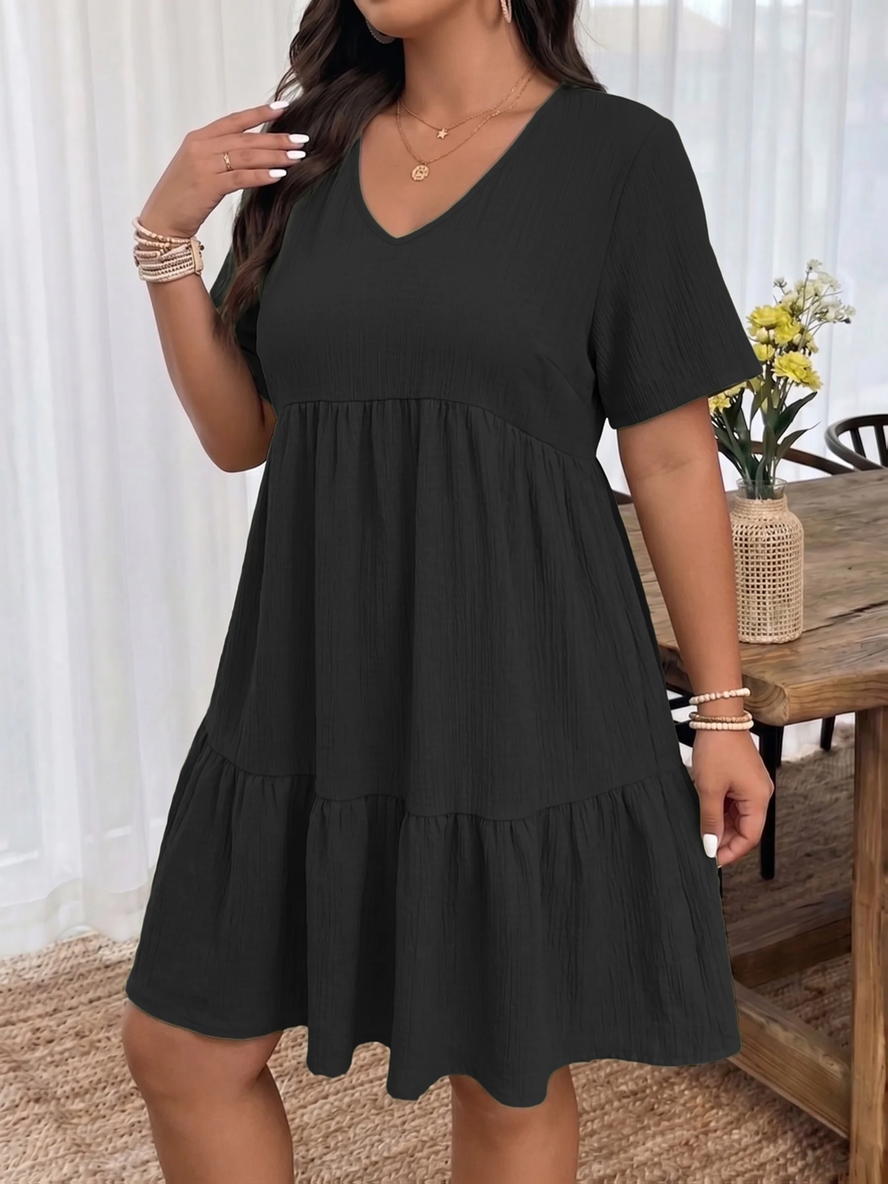 Stilvolles Plus-Size-Damenkleid mit V-Ausschnitt und Stufenrock für Alltagseleganz – Detail 6