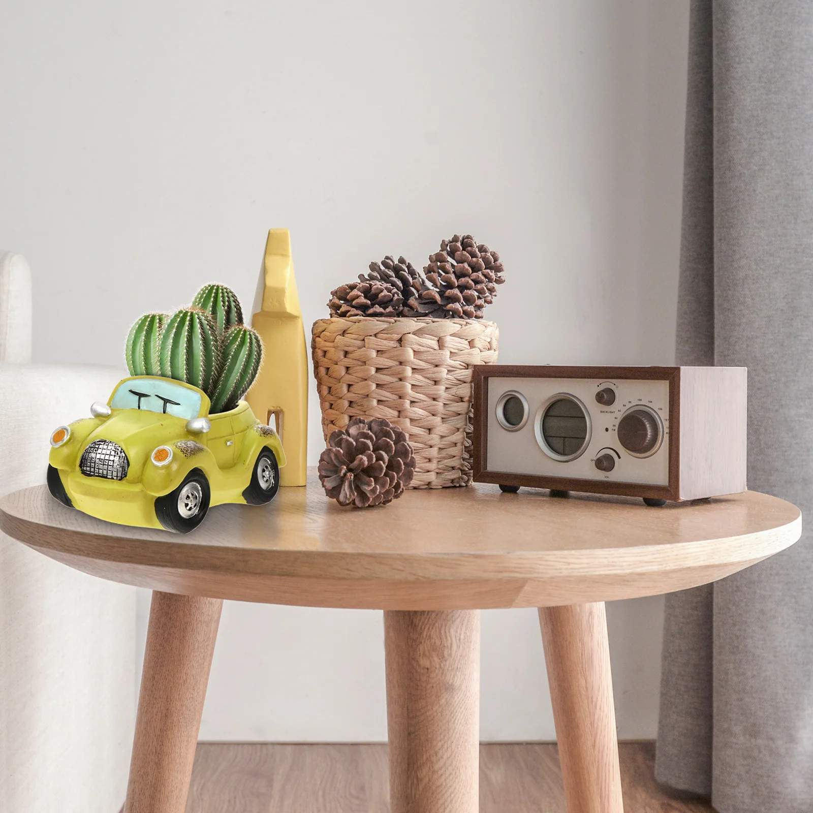 

1Pcs Unique Car Shape Flowerpot Resin Material DIY Potted Plants Balcony Desktop Decor Gift for Plant Lovers Flower Pot