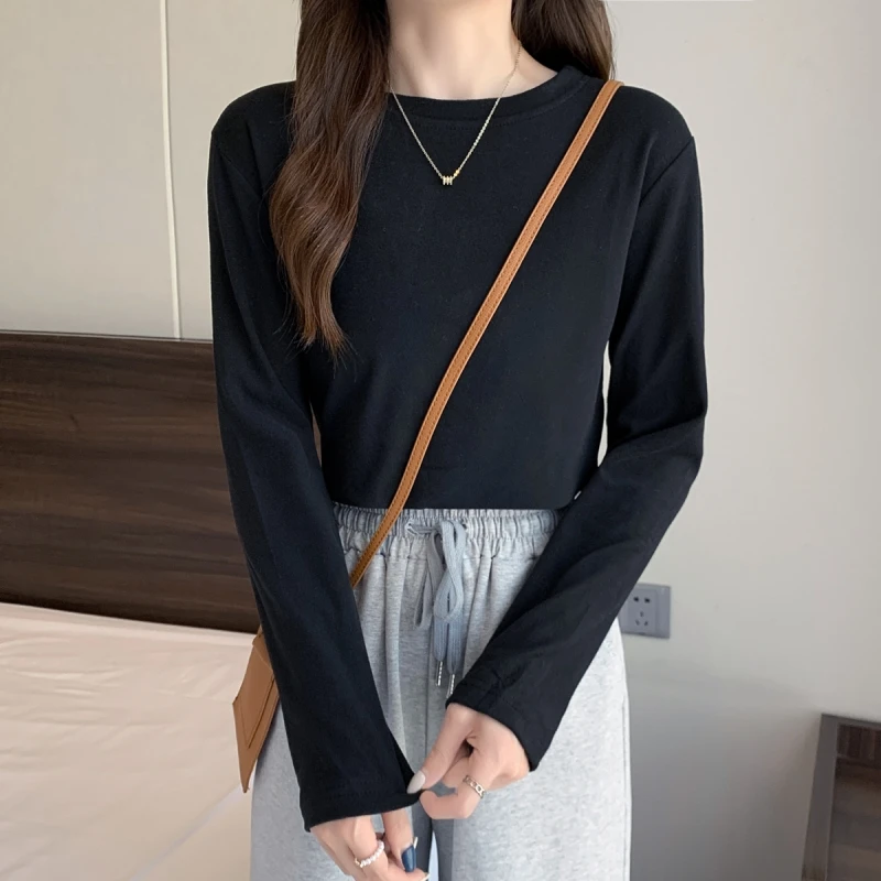 เสื้อยืดแขนยาวทรงเข้ารูปผ้ากำมะหยี่สองด้าน สีพื้นทันสมัย เหมาะสำหรับใส่เป็นเสื้อตัวในช่วงฤดูใบไม้ร่วงและฤดูหนาว รุ่นใหม่