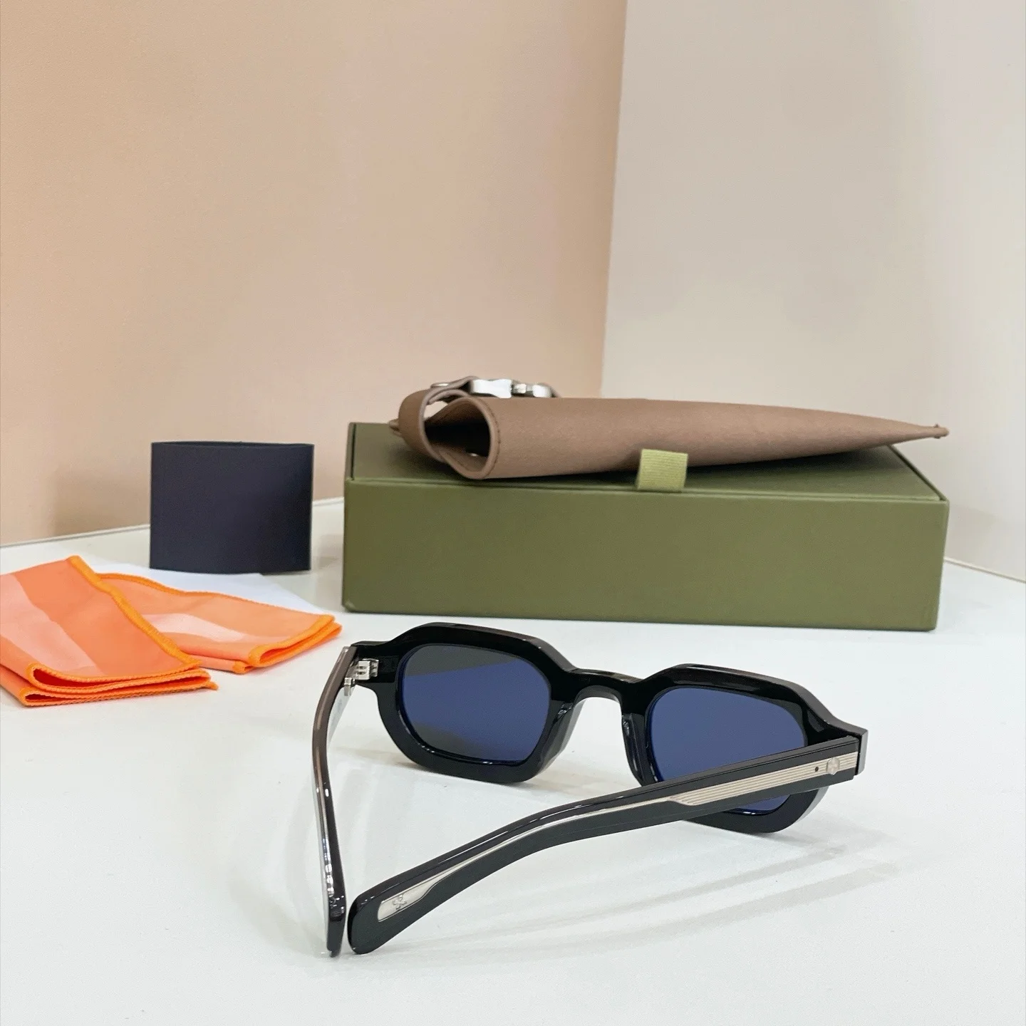 VEGA Man Woman Sunglasses Chunky Tiny Rectangle Shades Tortoise Frame Fashion Statement Eyewear for Street Shoot