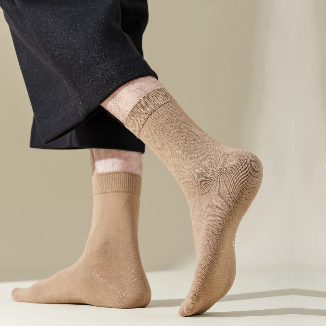 Calcetines blancos de algodón absorbentes de humedad para hombre, medias informales de longitud media con estampado en caliente para negocios, para las cuatro estaciones