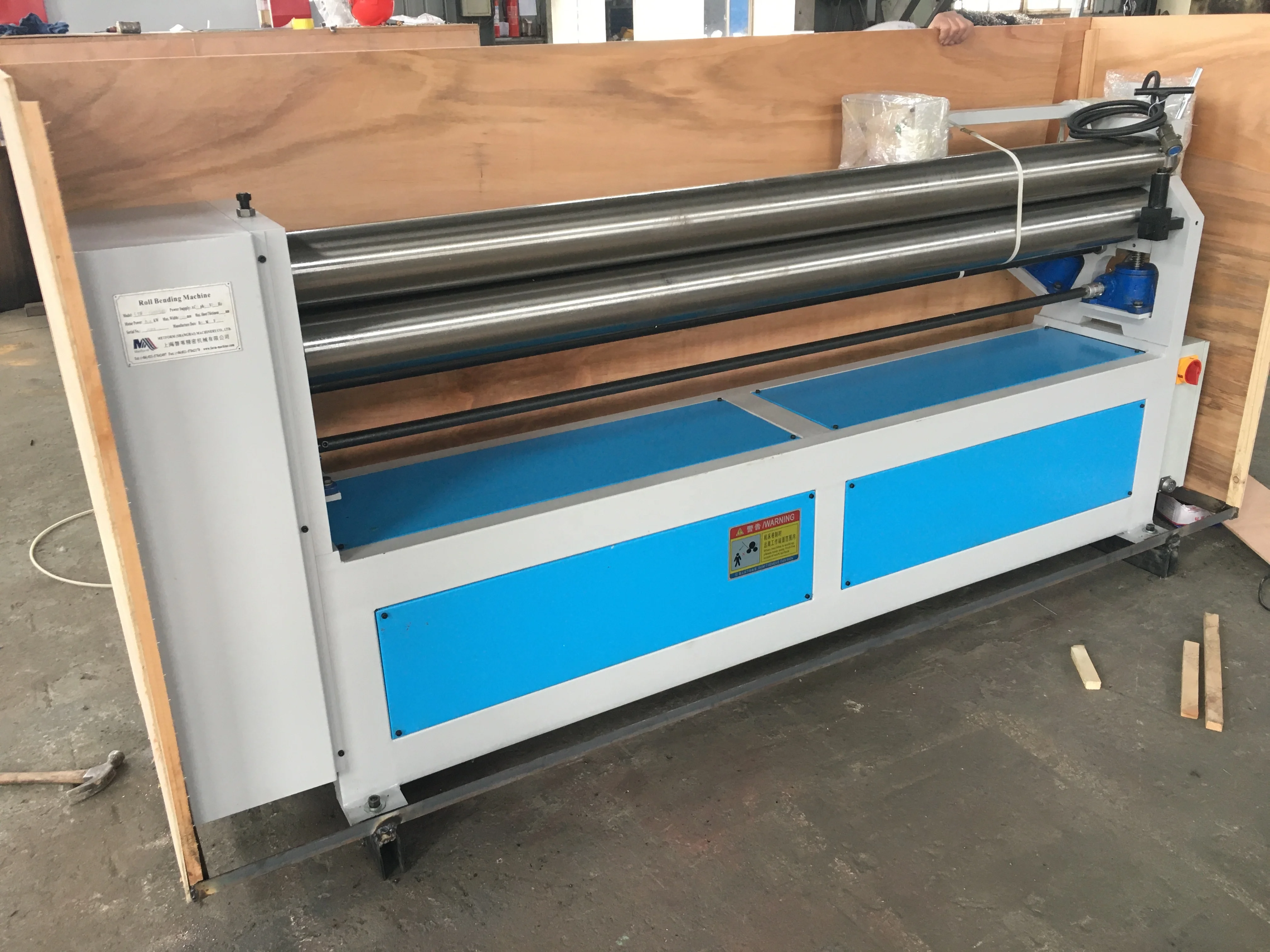 لفات الانزلاق الكهربائية 3 أسطوانة آلة لف ألواح الصلب الميكانيكية غير المتماثلة آلة لف الصفائح المعدنية الألومنيوم آلة لف مستديرة