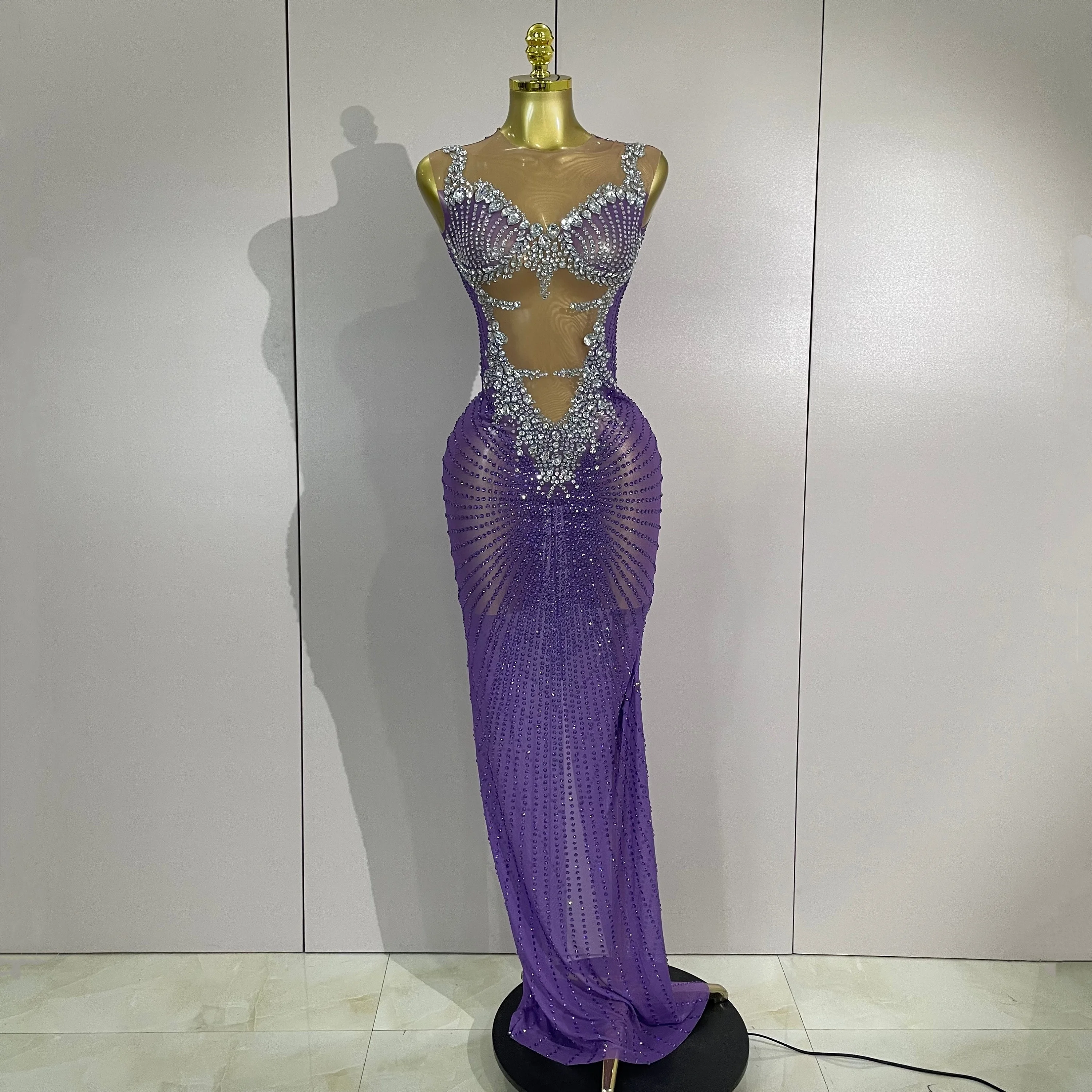 Elegancka, błyszcząca, diamentowa, seksowna, siateczkowa, prześwitująca długa suknia damska na wieczór, luksusowe przyjęcie urodzinowe, wesele, do klubu nocnego, na scenę.
