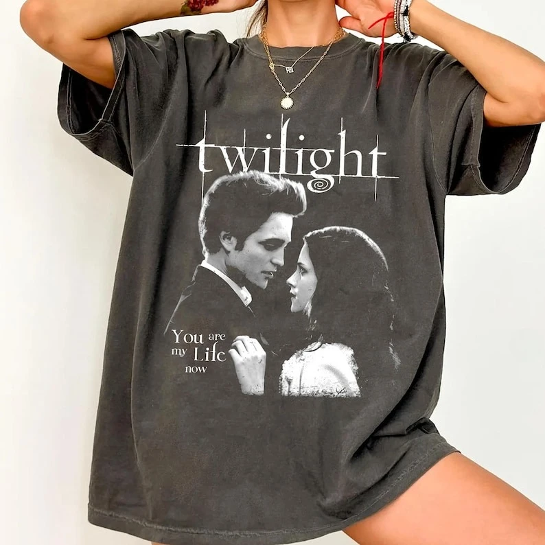 

Retro The Twilight Saga Print Short Sleeves T-shirt Movie Tee 2000s Movie Twilight Fans Homage Tee Gift For Fans Couple Tops