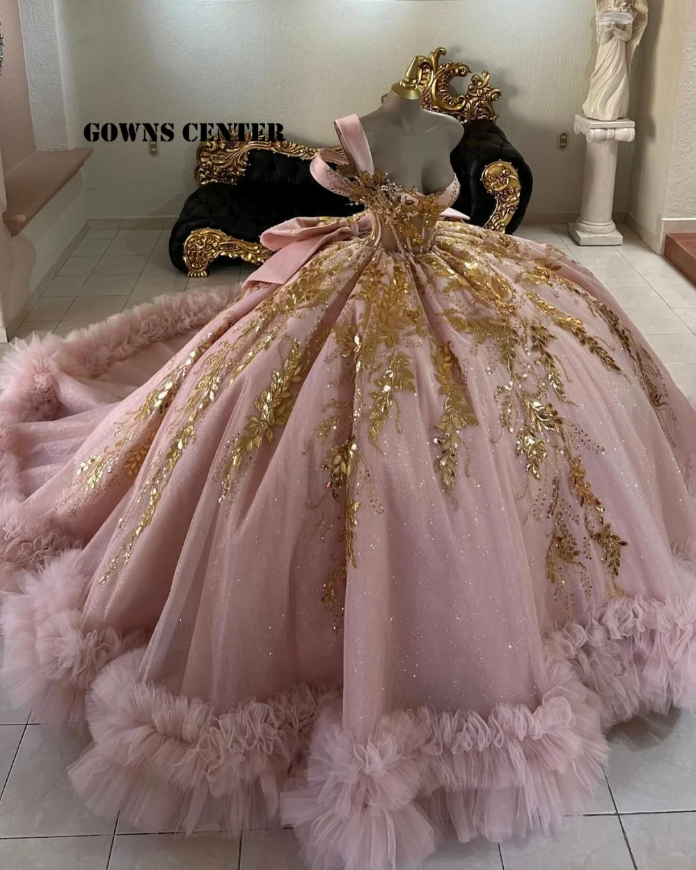 

New In Light Pink Tulle Ruched Gold Lace Appliques Spaghetti Quinceanera Dress For Girl Ball Gown For Sweet 15 16 Customized