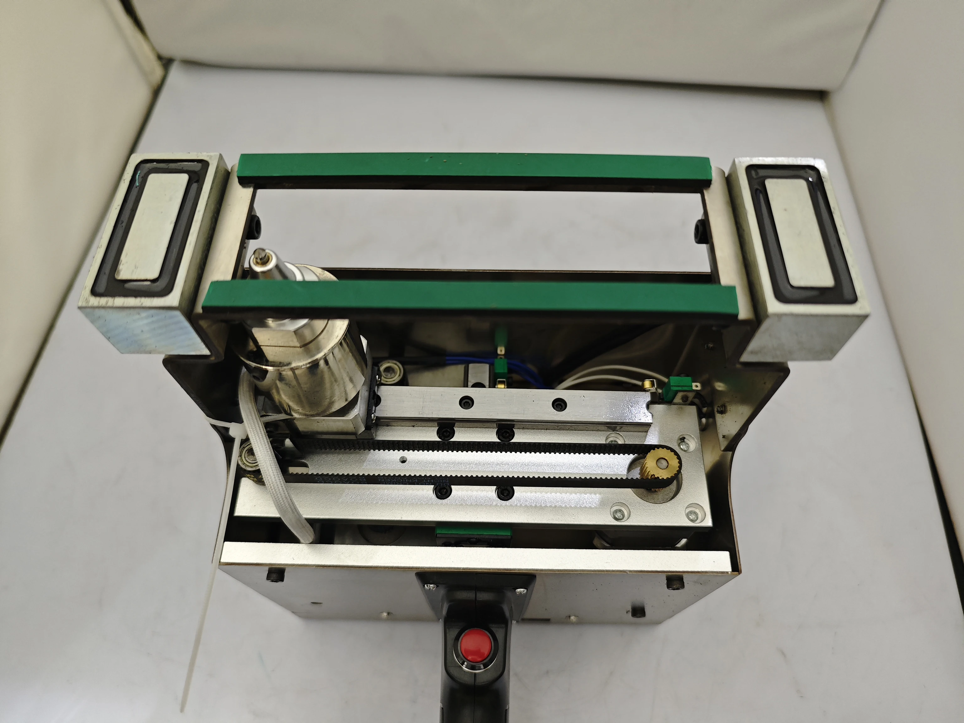 يده بطارية ليثيوم شاشة تعمل باللمس آلة وسم كهربائية نقطة Peen ماركر فين رقم. نطاق وضع العلامات 150 × 40 مم بالمغناطيس الكهربائي