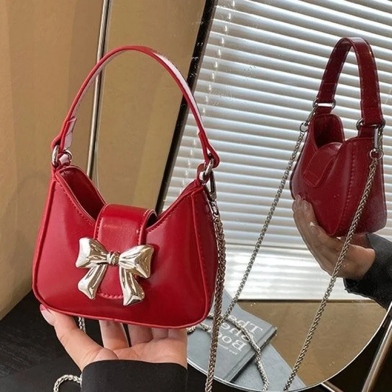 

Ladies Chic Leather Crossbody Bag For Daily Commute With Adjustable Strap In Classic Design