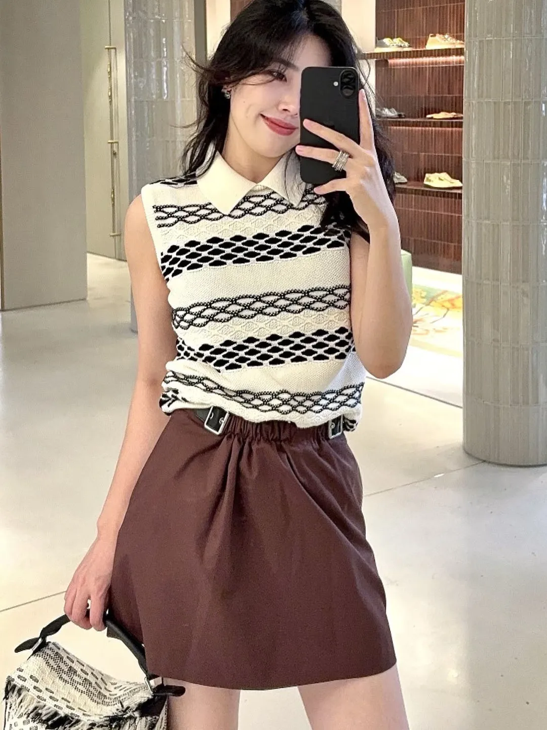 

Women's Color-block Striped Turn-down Collar Sleeveless Knit Vest, Slim Fit Layering Sweater for Autumn