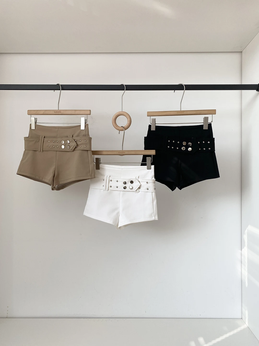 

Spring 2026 American Retro Design Casual Slimming Short Pants Women's Fashionable Commute High Waist Polyester Fiber Pure Color