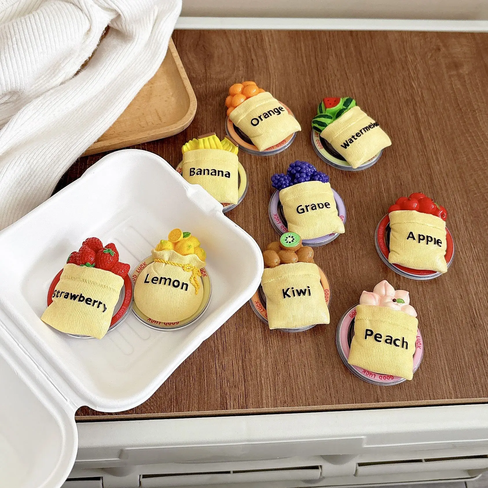 

Креативный милый мультяшный бассейн с фруктами, подушка безопасности для телефона, подставка, магнитный кронштейн для Iphone17 Samsung Griptok, настольный свежий портативный держатель