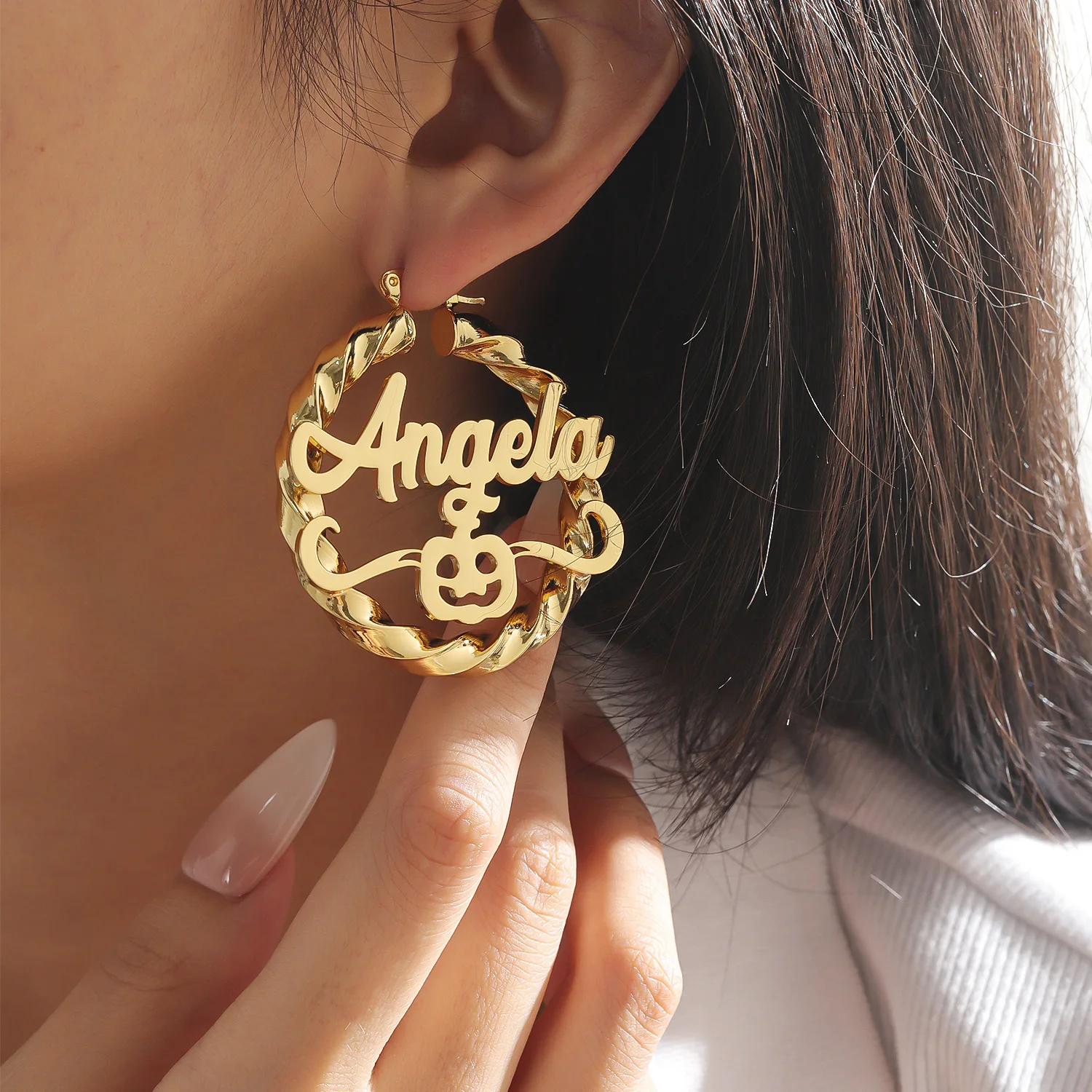 Benutzerdefinierte Twist-Creolen mit Namen, personalisierte Buchstaben-Ohrringe aus Edelstahl, große Creolen 30-100 mm für Damen, Schmuck, Halloween-Geschenke – Detail 9