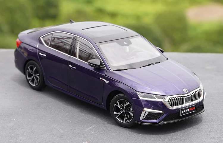 

1:18 Original SAIC Skoda, New Octavia PRO Model 2021, Alloy Simulation Car Model