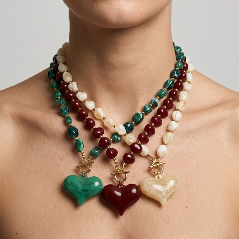 Boho Green/Red/Cream Apricot Color Resin Beaded Necklace Chunky Heart Pendant Toggle Clasp Chic Statement Jewelry For Women