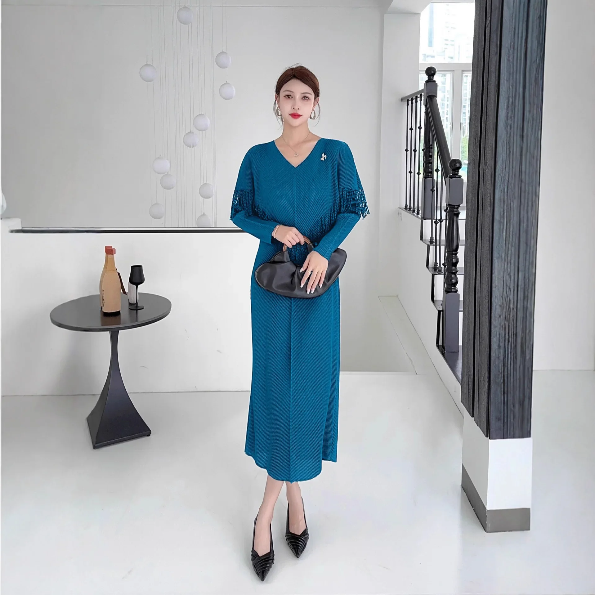 

Miyake French Pleated Large Size Dress for Women High-end Temperament Tassel V-neck Fish Scale Pleated Design Tassel Long Skirt