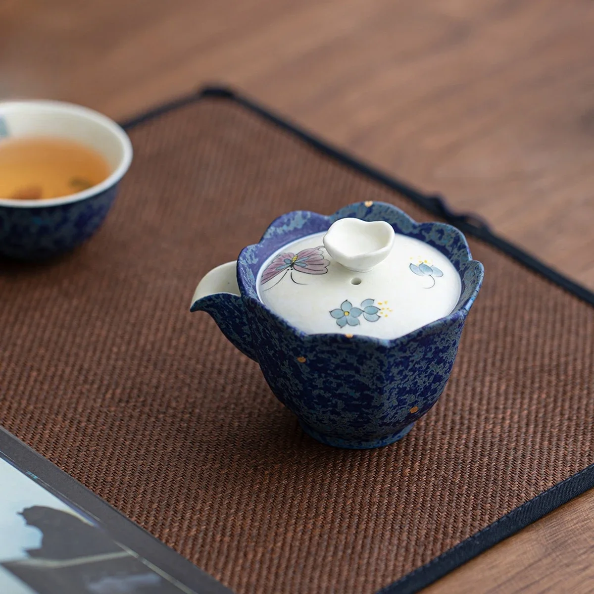 1PC Sapphire Blue Sprinkling Gold Hand-painted Purple Butterfly Ceramic Teapot with Ball Hole Filter Teapot Hand-held Pot Teacup