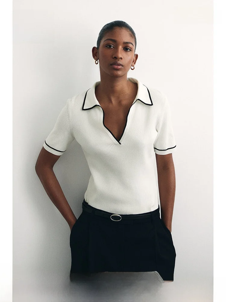 

Женский трикотажный топ H&M с ребристой отделкой, укороченный, из вискозы (70%) и нейлона (30%), коллекция Весна 2025