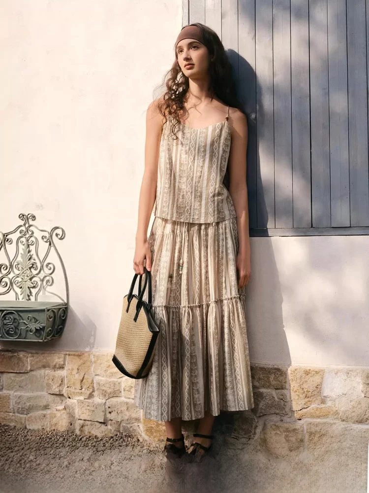 

Шикарный комплект из топа-халтера с бисерным принтом и юбки, женский летний модный наряд, с V-образным вырезом, без рукавов, прямого кроя, элегантный стиль, повседневный...