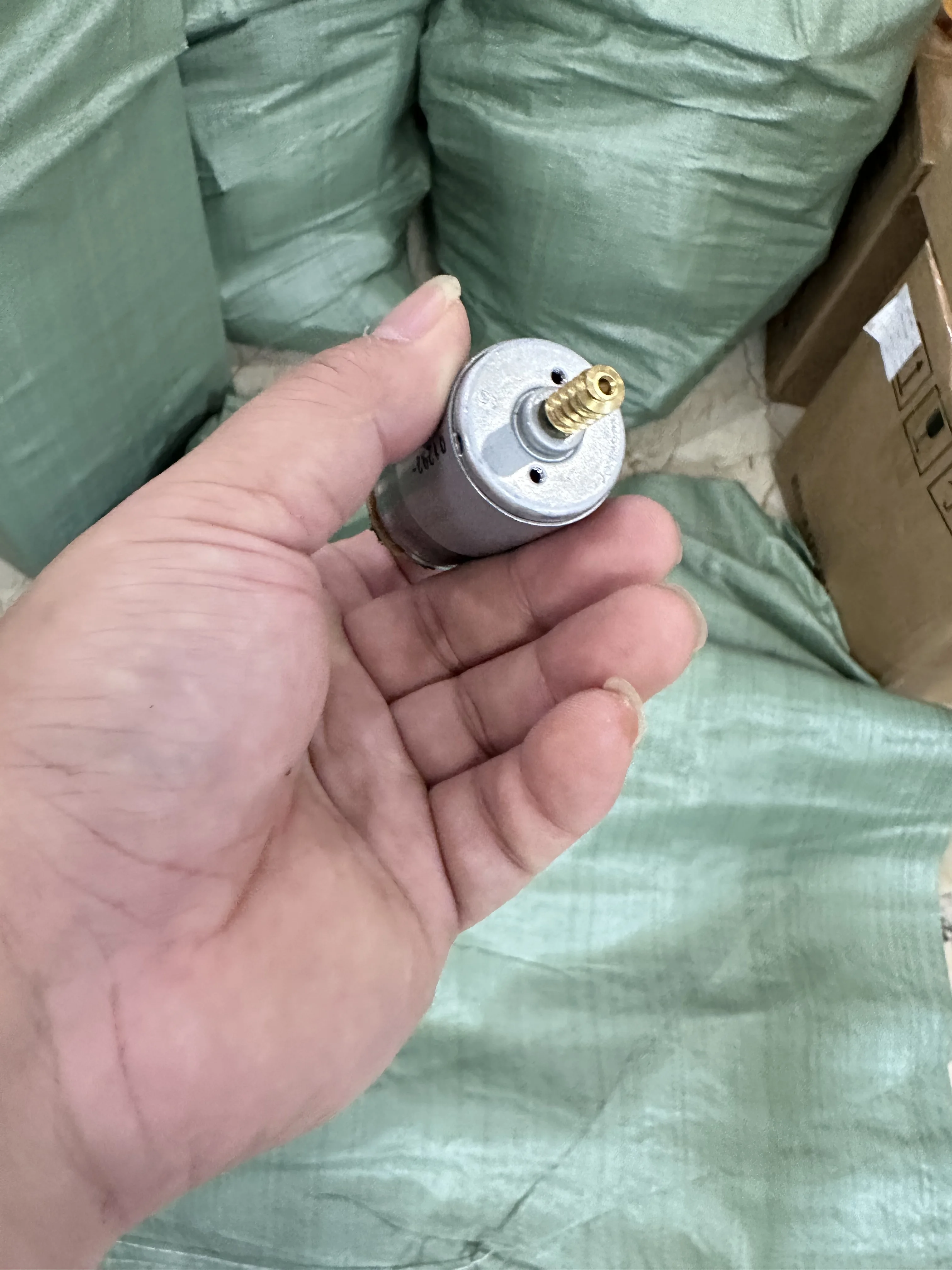 

Q6718-67017 Двигатель звездного колеса для HP Designjet T610 T620 T770 T790 T795 T1100 T1200 T2300 Z2100 Z3100 Z5200 Z5400 Q5669-60697