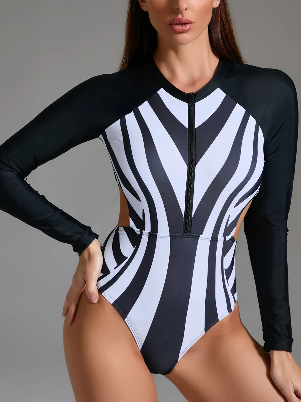 

2025 One Piece Sporty Slim Swimsuit Women Black White Striped Swimwear Female Surfing Bathers Bathing Swimming Beach Bodysuit