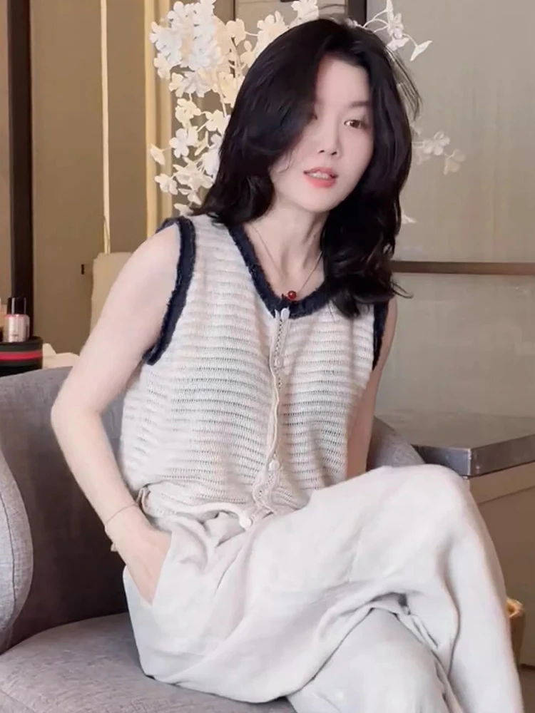 

Thin Breathable Ice Silk Svel Knitted Vest Summer Faionable Hollow out Base irt Women's Loose Fit Button up Cardigan