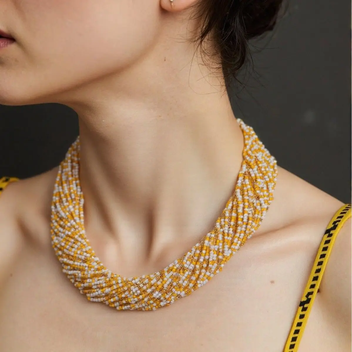 1 قطعة البوهيمي الأصفر البرتقالي المألوف بسيط متعدد الطبقات الأرز عقد من اللؤلؤ التعادل الرقبة المرأة سلسلة عنق سلسلة الترقوة #2
