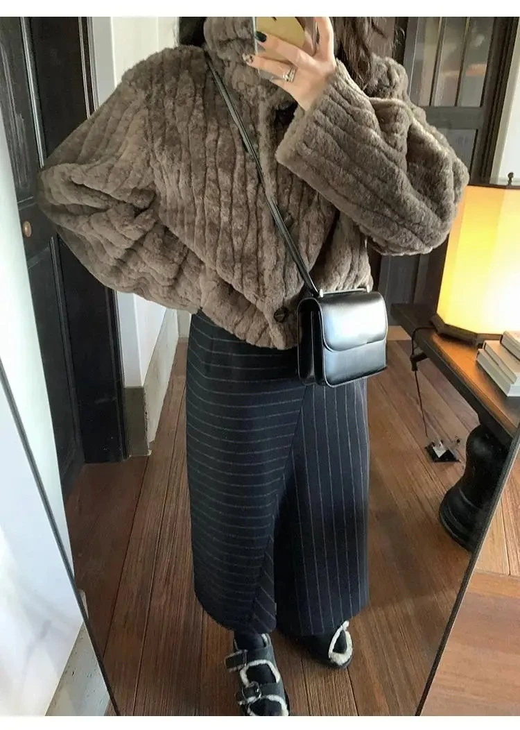 

2025 Winter Fashion Stand Collar Warm Short Jacket Women Autumn Retro Street Thickened Loose Harajuku Casual Short Jacket New