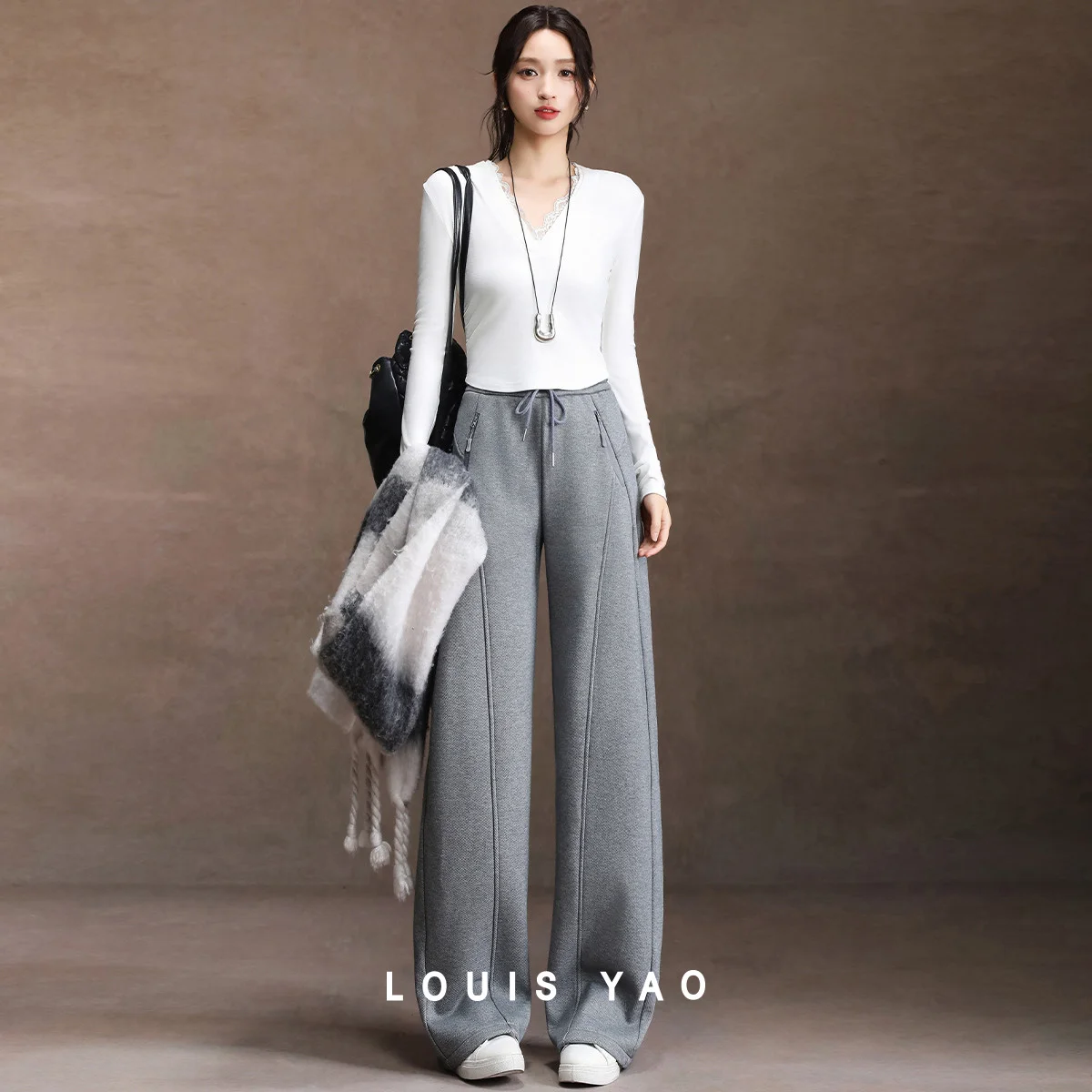 

LOUIS YAO Fleece-Lined Thickened Knit Straight Leg Pants 2025 Autumn/Winter Elegant Drawstring Design Solid Color Casual Pants