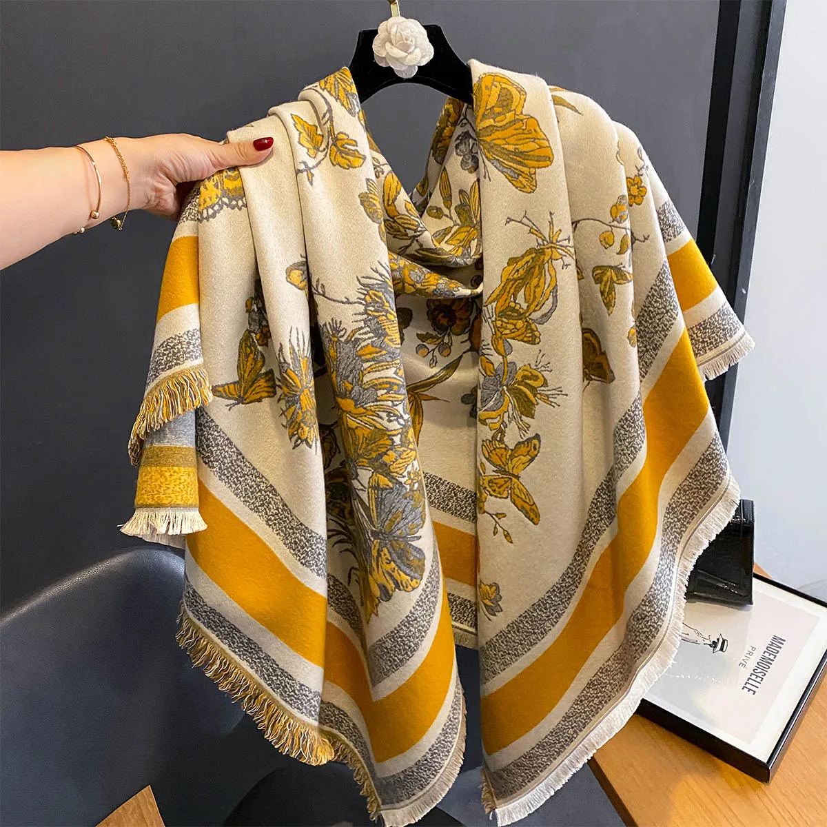 

Fashion Pashmina Blanket Bandana Lady Long Scarves Luxury Women Cashmere Floral Pattern Thick Winter Warm Scarf Big Shawl