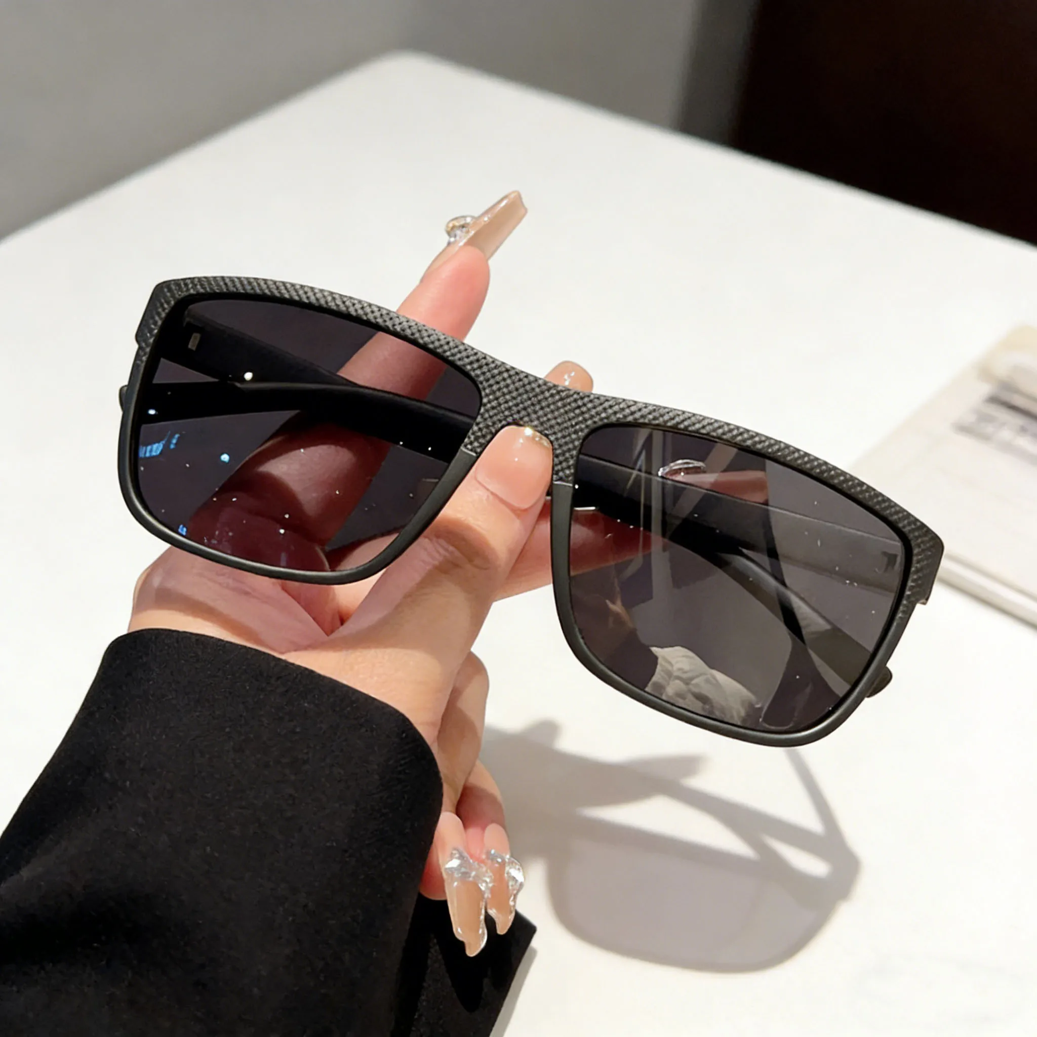 

Ретро-солнцезащитные очки для женщин с персонализированной HD-оправой квадратной формы, уличные, универсальные, высококачественные, разноцветные, с защитой от УФ400, новые очки