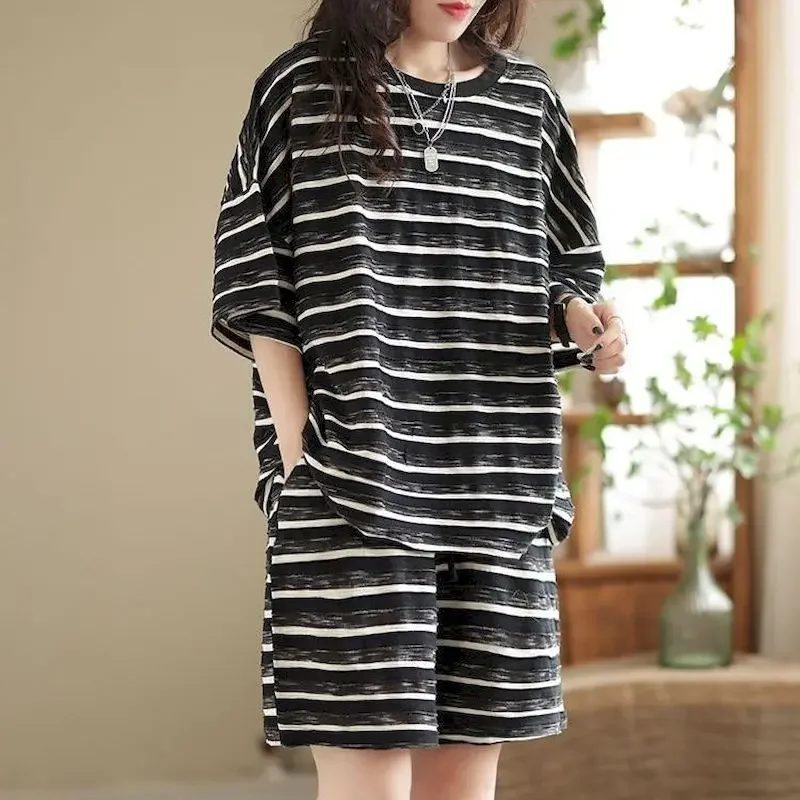95% Bawełna T-shirty Zestawy Moda damska Paski T-shirt z krótkim rękawem i szorty Casual Luźny sportowy dwuczęściowy zestaw Lato