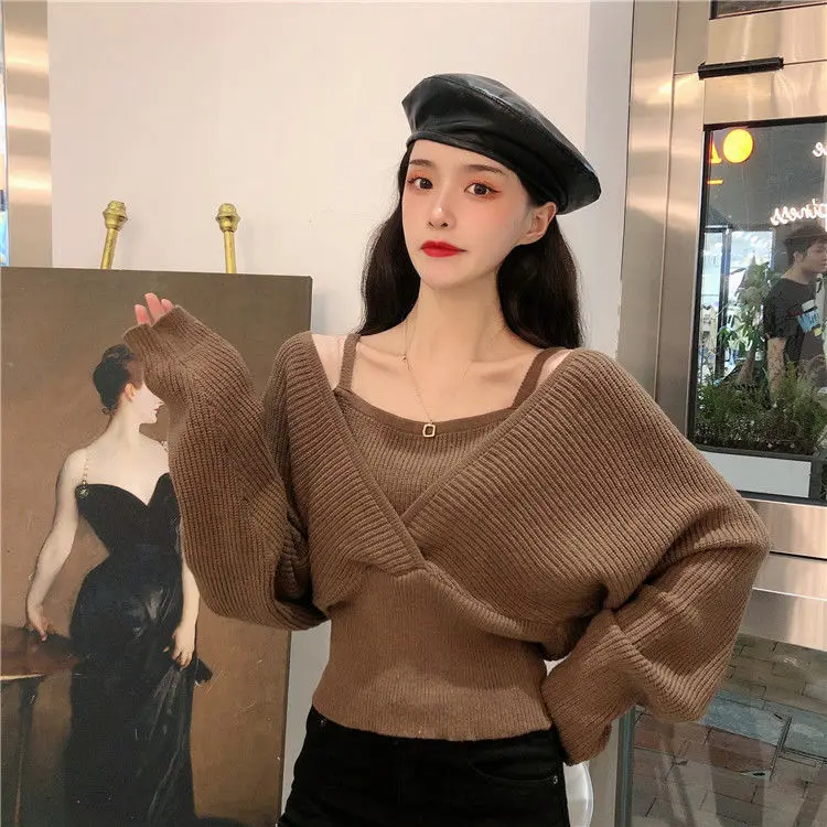 

Women Design Sense Niche Tops Autumn and Winter New Fake Two-piece Sweater Scheming Short V-neck Long-sleeved Sweater