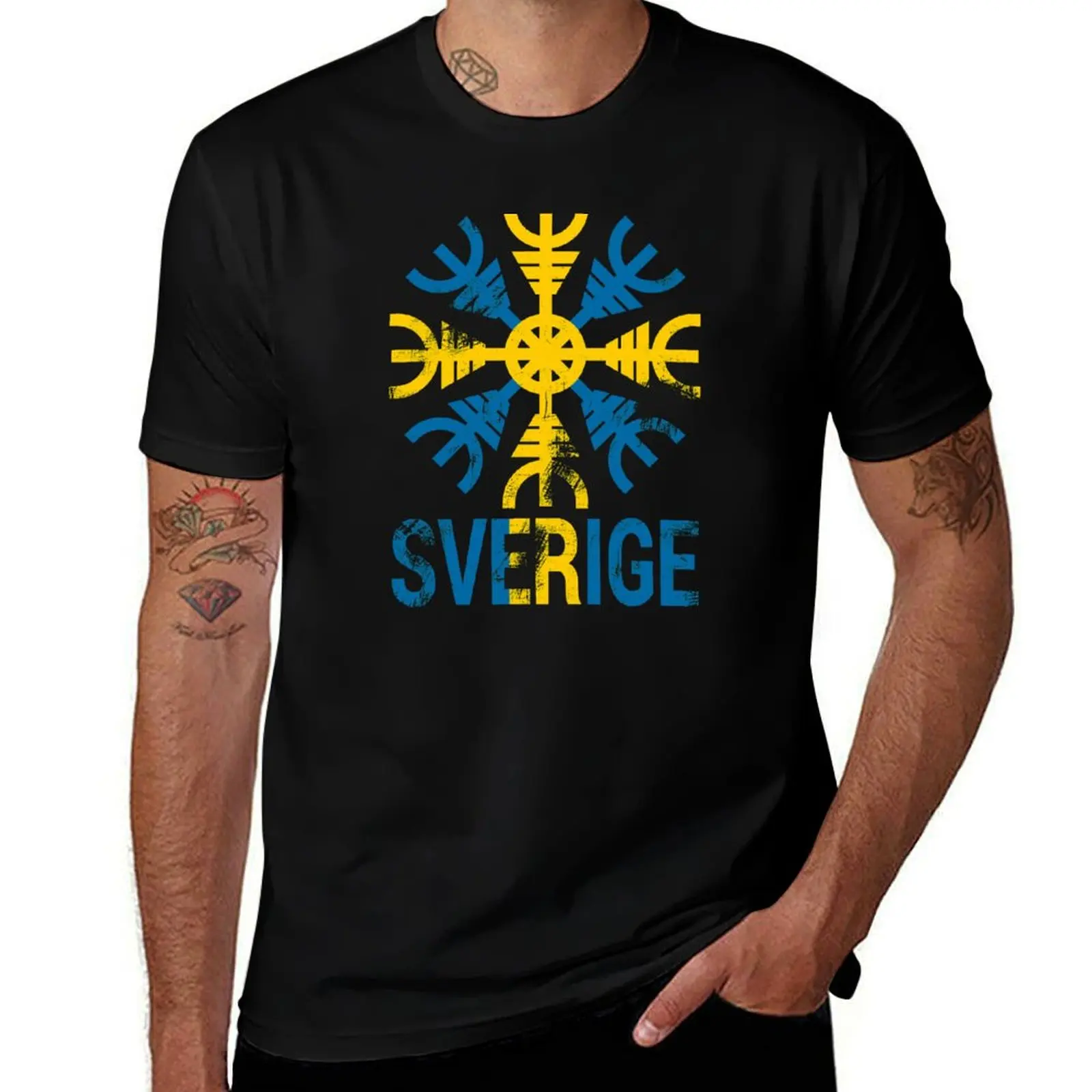 T-shirt à manches courtes décontracté et fonctionnel avec drapeau suédois et casque viking de la terreur