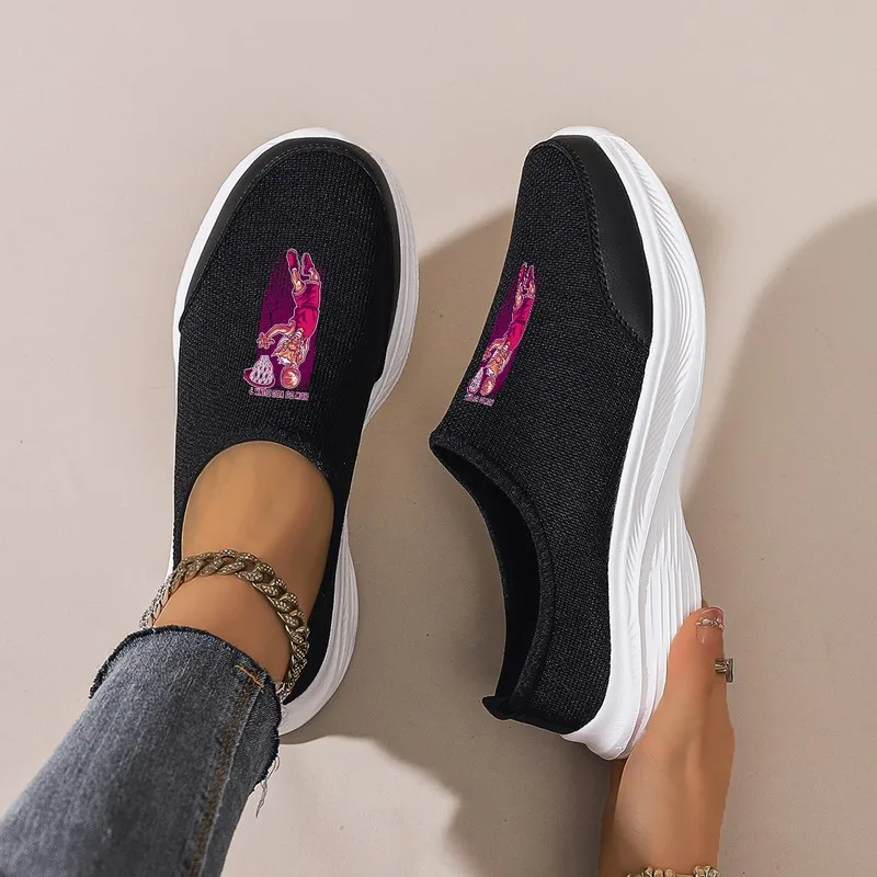 

Женские черные повседневные туфли без шнуровки на платформе: дышащая сетка, удобные для повседневного использования и поездок на работу. Пара джинсов и повседневных брюк.