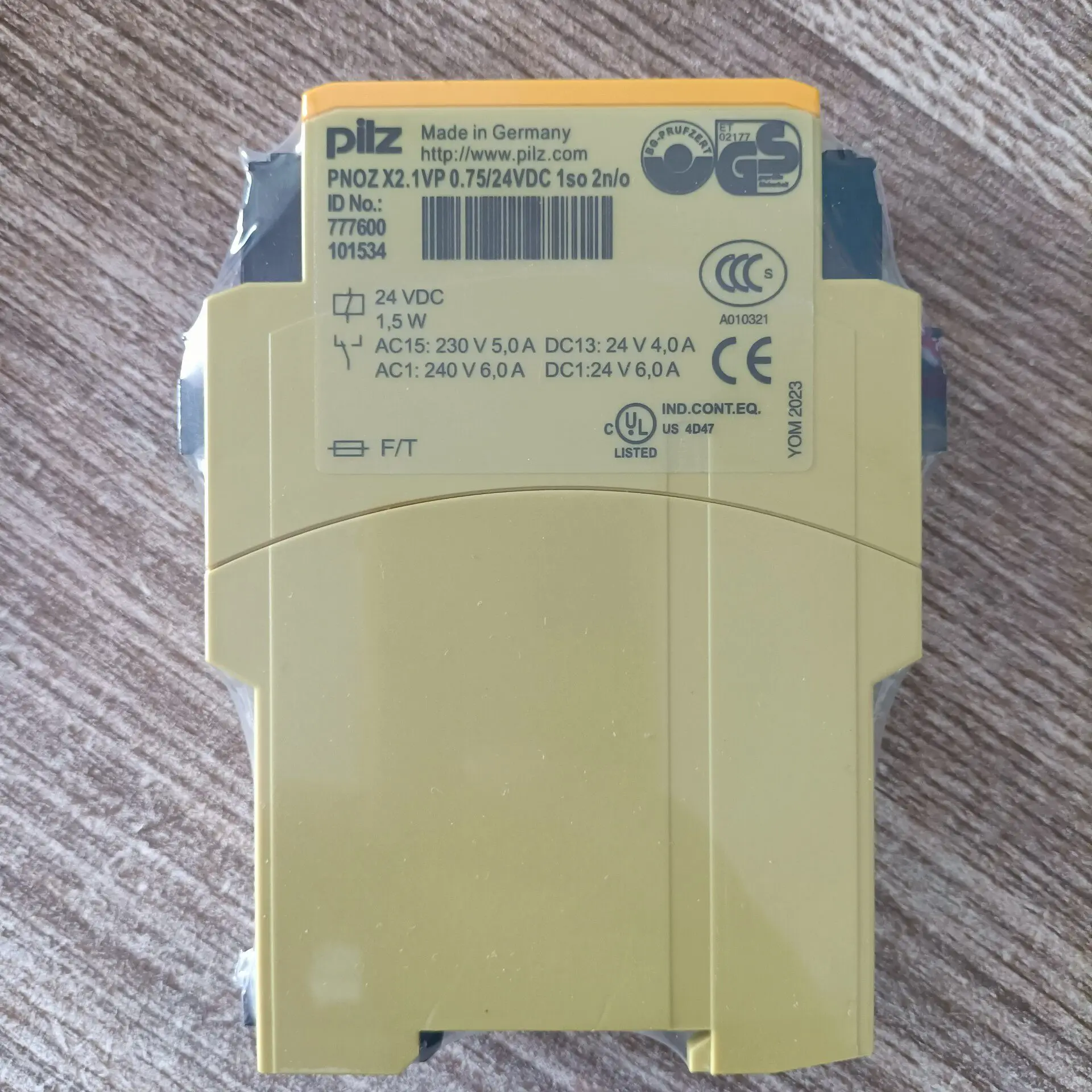 German original PILZ PNOZ X2.1VP safety relay models 777600, 787600 in Stock