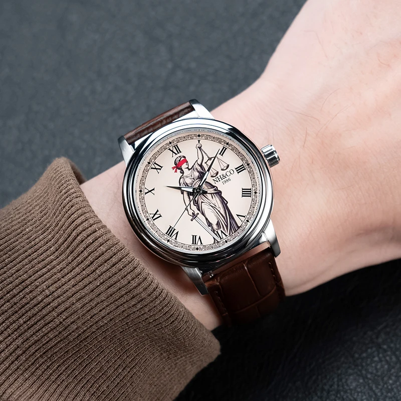 

Механические мужские часы NH&CO с уникальным дизайнерским циферблатом, римскими цифрами и коричневым кожаным ремешком. Современные часы.