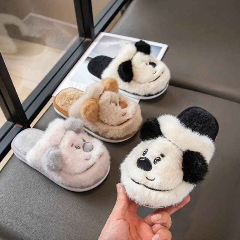 

2025 зимние новые детские домашние теплые пушистые хлопковые тапочки с милыми героями мультфильмов для мальчиков, теплая мягкая подошва, удобные модные плюшевые тапочки