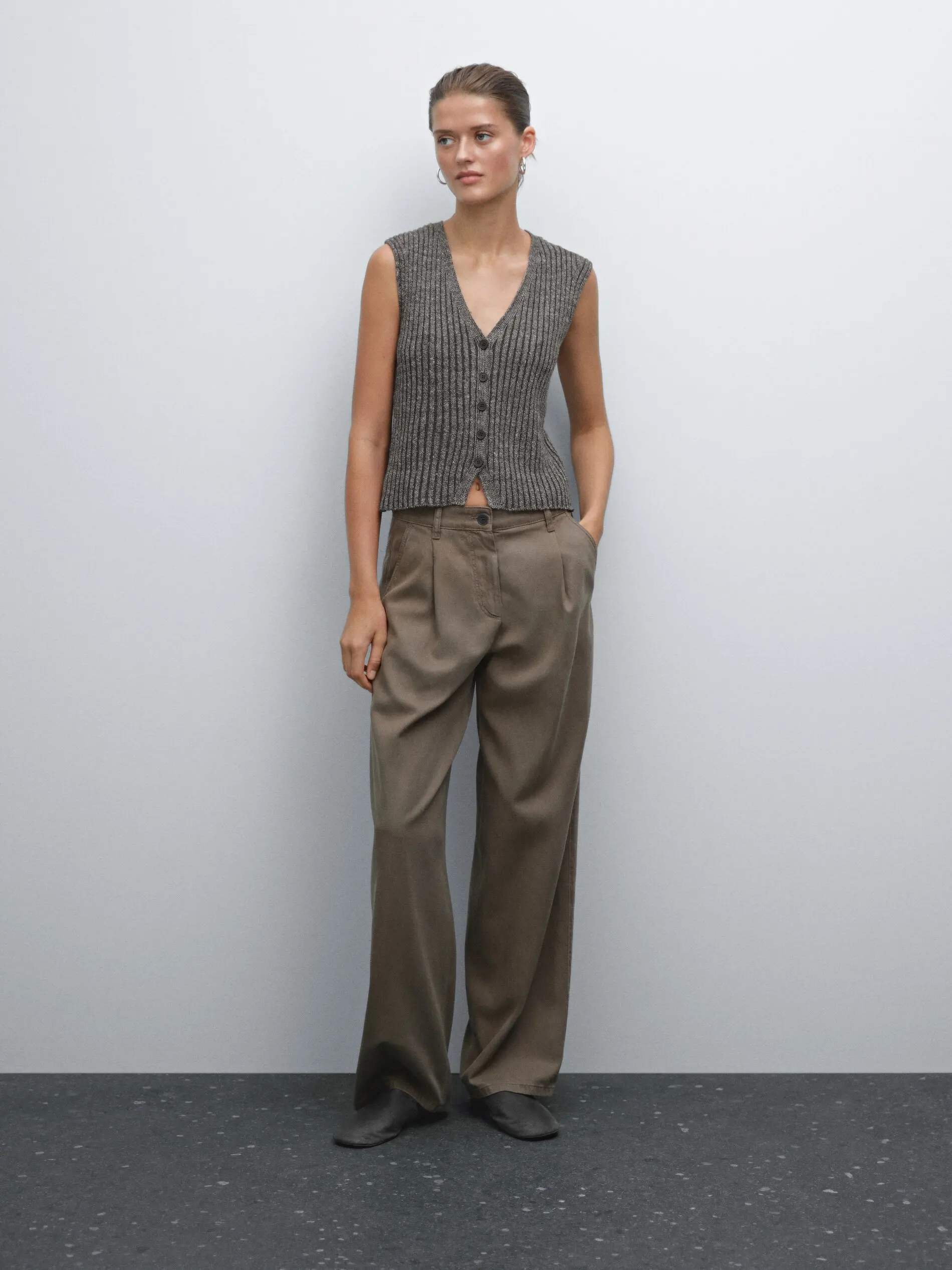 Ethereal Traf Md 2026 YAZHIMEI autumn new style of Ladies' casual stylish commuter style sleeveless V-neck knitted vest