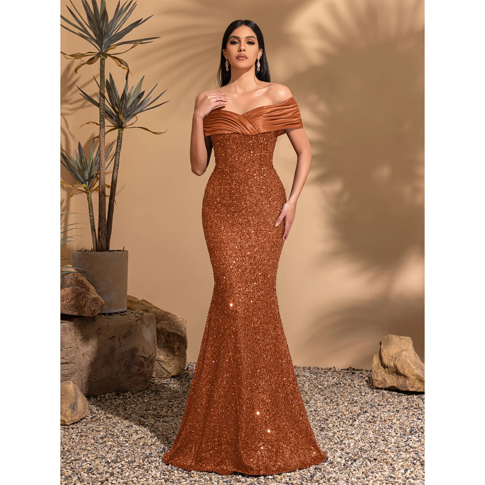 

Off-the-shoulder pleated hip-hugging dress, elegant and chic dress