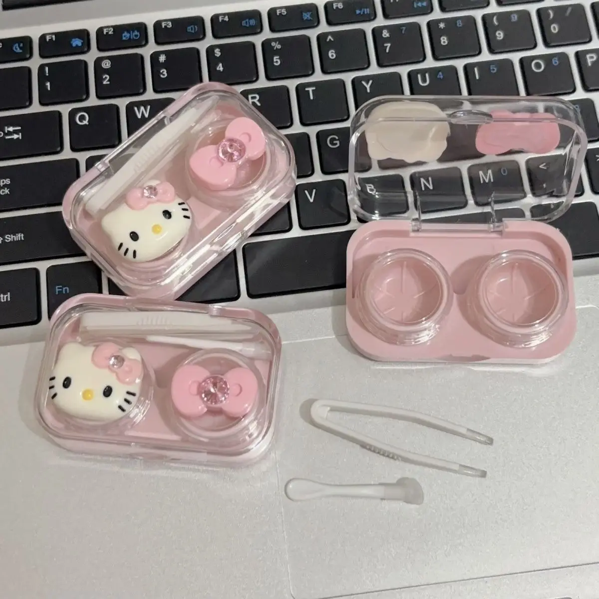 Caja de lentes de contacto de dibujos animados Kawaii Hello Kitty, caja de almacenamiento de lentes de contacto cuadradas con lazo, accesorios decorativos, regalo para niña